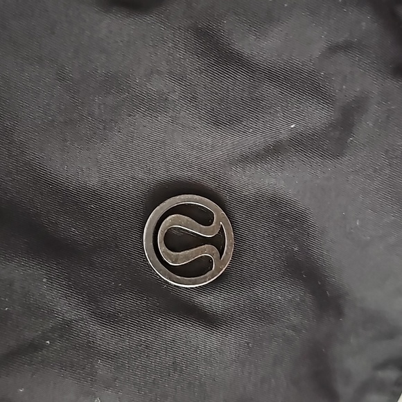 391. Lululemon Fo Drizzle Jacket - Picture 6 of 14